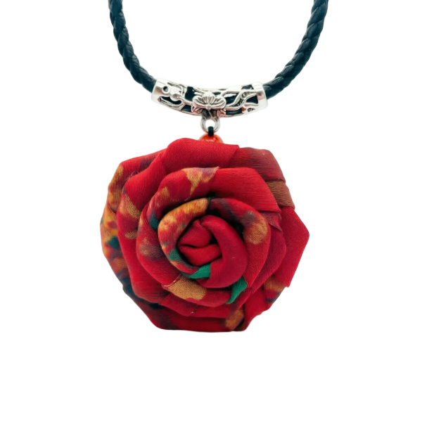 香云纱玫瑰花项链 玫红色礼盒 – Gambiered Canton Gauze Rose Necklace Rose Pink gift box
